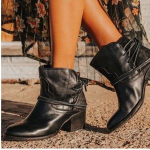 Casey Freebird boots size 6.5-7